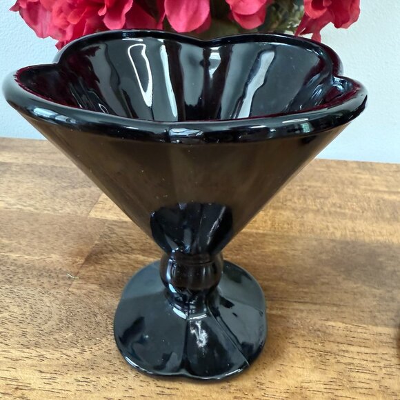 Black Amethyst Dessert Glasses – Ruffled Edge Tulip & Four-Petal Pedestal Dishes - Picture 6 of 6